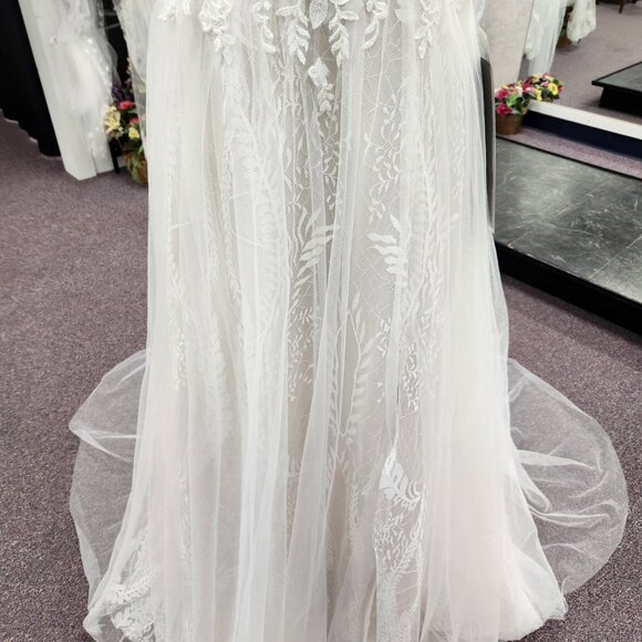 Private Label Shivani Size 8 Ivory/Stone Halter Neck Bridal Gown/Wedding Dress - Picture 3 of 9